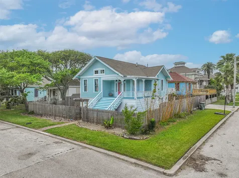 3002 Avenue Q 1/2 Galveston TX 77550
