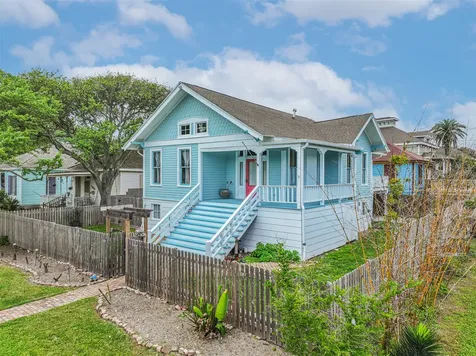 3002 Avenue Q 1/2 Galveston TX 77550