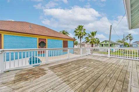 3002 Avenue Q 1/2 Galveston TX 77550