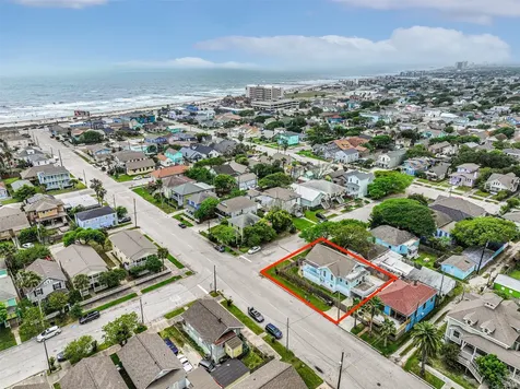 3002 Avenue Q 1/2 Galveston TX 77550