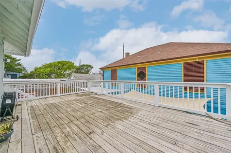 3002 Avenue Q 1/2 Galveston TX 77550