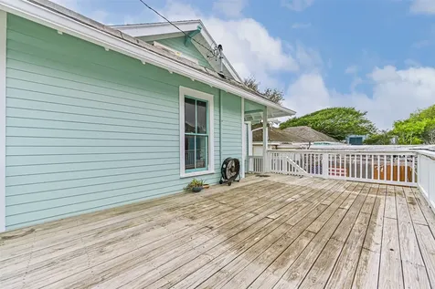 3002 Avenue Q 1/2 Galveston TX 77550
