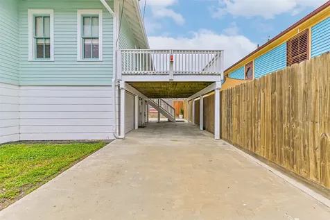 3002 Avenue Q 1/2 Galveston TX 77550