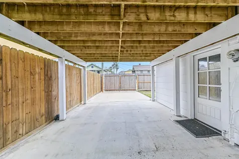 3002 Avenue Q 1/2 Galveston TX 77550