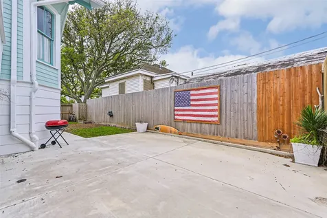 3002 Avenue Q 1/2 Galveston TX 77550
