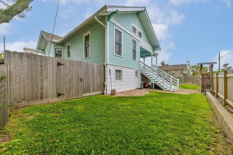 3002 Avenue Q 1/2 Galveston TX 77550