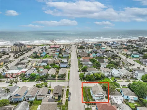 3002 Avenue Q 1/2 Galveston TX 77550