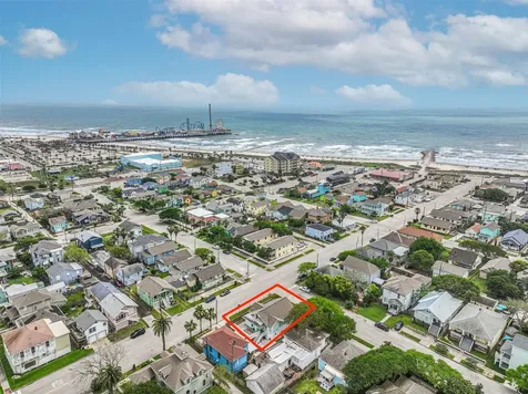 3002 Avenue Q 1/2 Galveston TX 77550