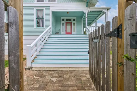 3002 Avenue Q 1/2 Galveston TX 77550