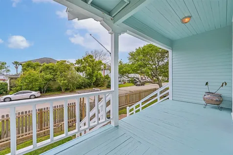 3002 Avenue Q 1/2 Galveston TX 77550