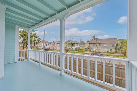 3002 Avenue Q 1/2 Galveston TX 77550