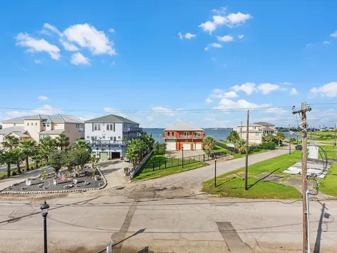 1102 64th Street Galveston TX 77551
