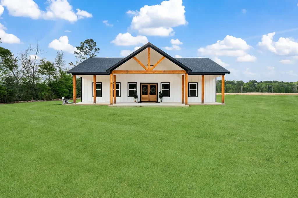 1523 County Road 2184 Cleveland TX 77328
