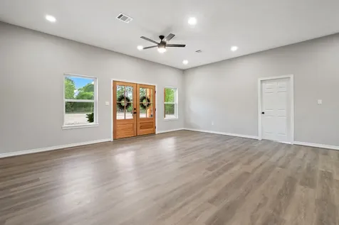 1523 County Road 2184 Cleveland TX 77328