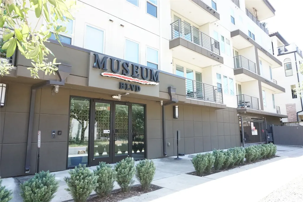 4819 Caroline Street 111 Houston TX 77004