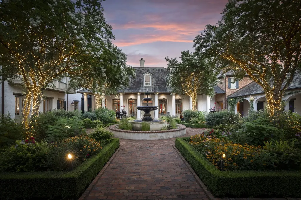 2 Grand Colonial Drive The Woodlands TX 77382