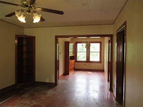1905 S Park Street Brenham TX 77833