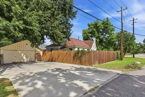 1302 Austin Street Richmond TX 77469