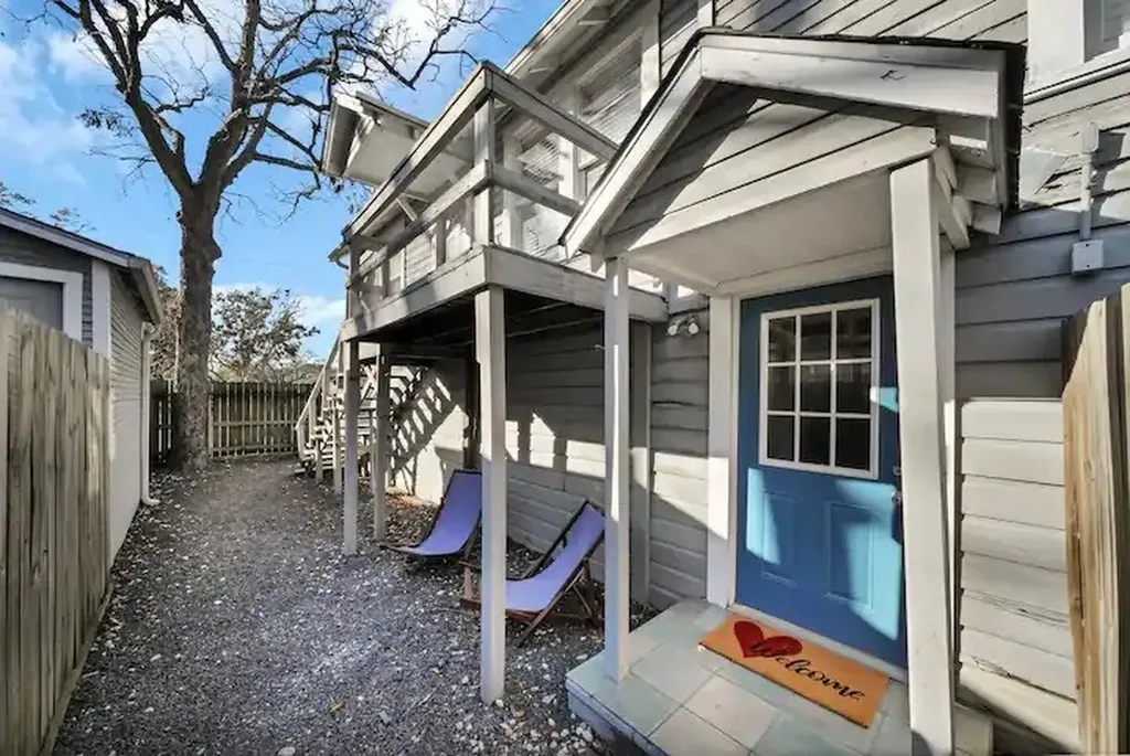 1135 Woodland Street B Houston TX 77009