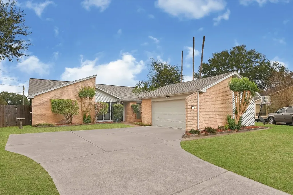 8726 Wildforest Drive Houston TX 77088
