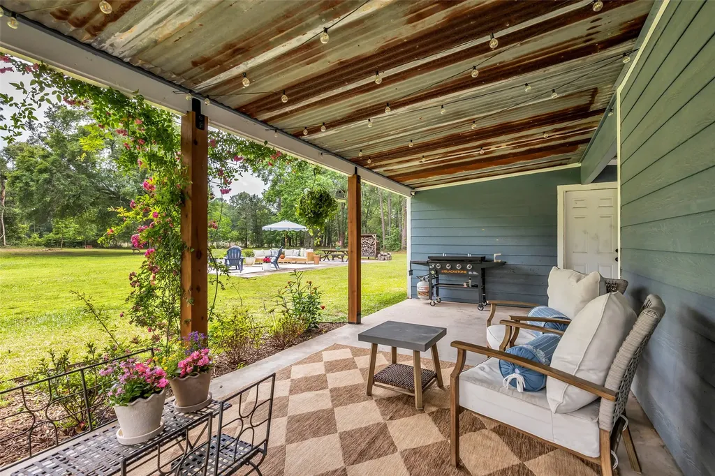 261 S Oakridge Drive Cleveland TX 77328