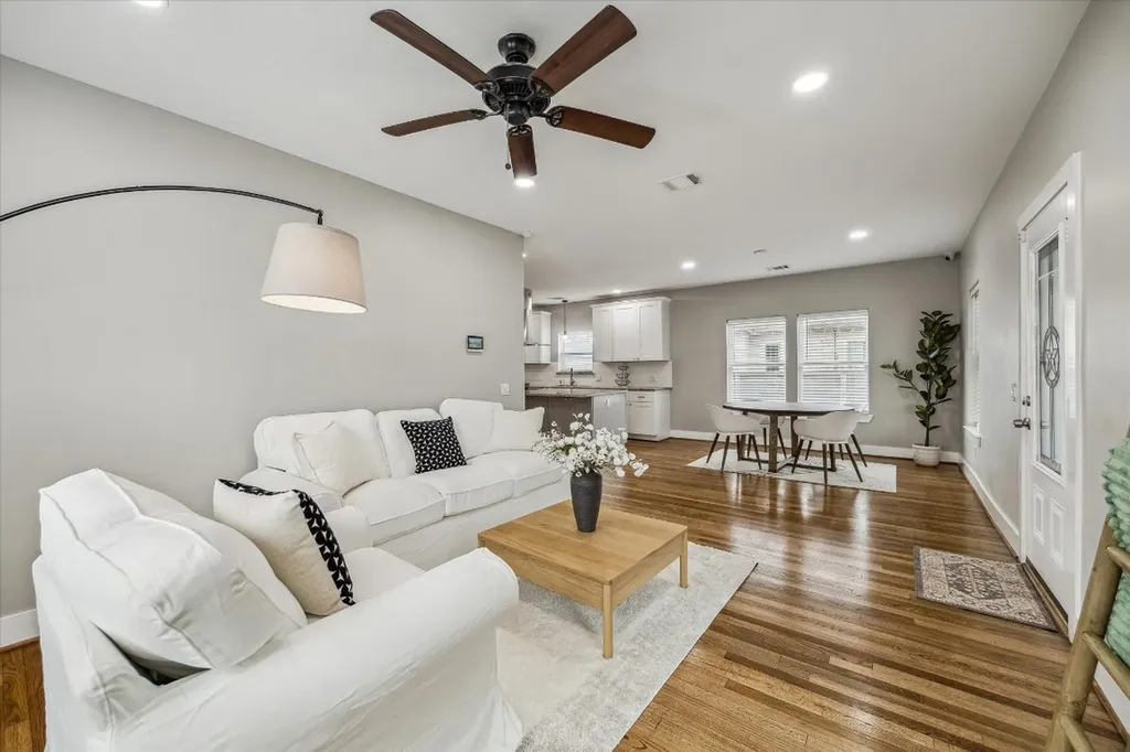 2219 Mckee Street Houston TX 77009