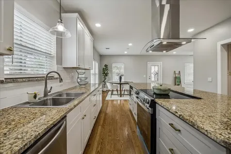 2219 Mckee Street Houston TX 77009