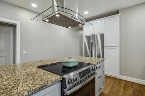 2219 Mckee Street Houston TX 77009