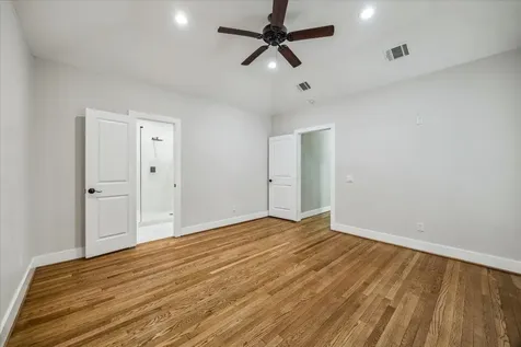 2219 Mckee Street Houston TX 77009