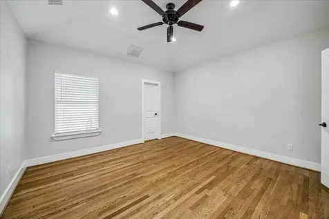 2219 Mckee Street Houston TX 77009