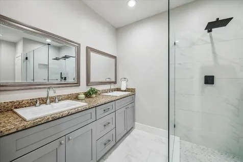 2219 Mckee Street Houston TX 77009