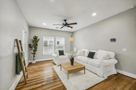 2219 Mckee Street Houston TX 77009