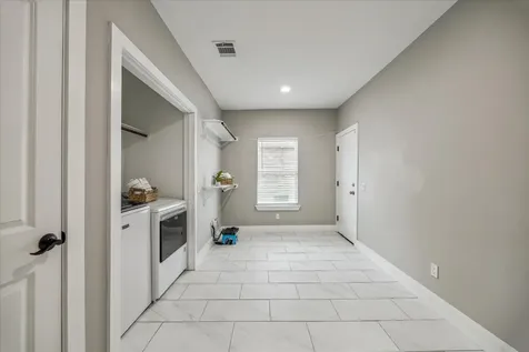 2219 Mckee Street Houston TX 77009