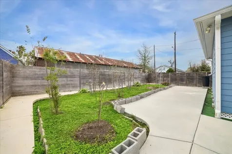 2219 Mckee Street Houston TX 77009