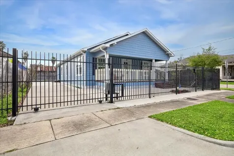 2219 Mckee Street Houston TX 77009