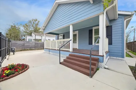 2219 Mckee Street Houston TX 77009