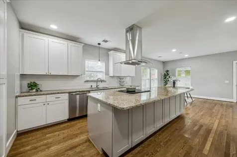 2219 Mckee Street Houston TX 77009