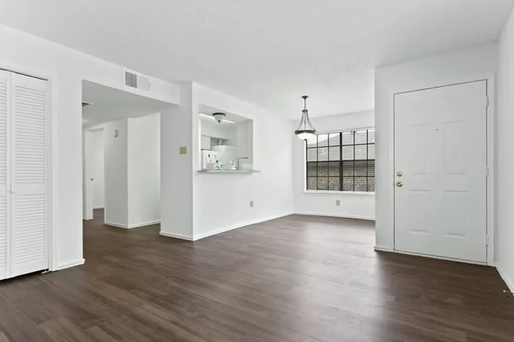 3305 Dilido Street 1104 Dallas TX 75228