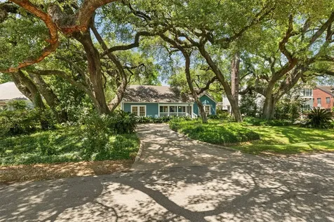 232 W 33rd Street Houston TX 77018