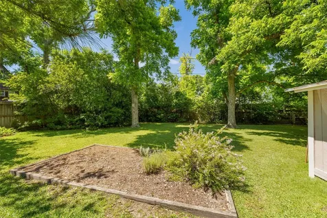 232 W 33rd Street Houston TX 77018