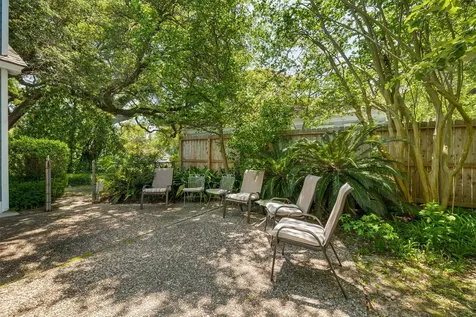 232 W 33rd Street Houston TX 77018