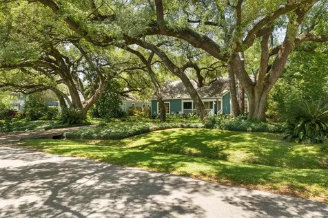 232 W 33rd Street Houston TX 77018