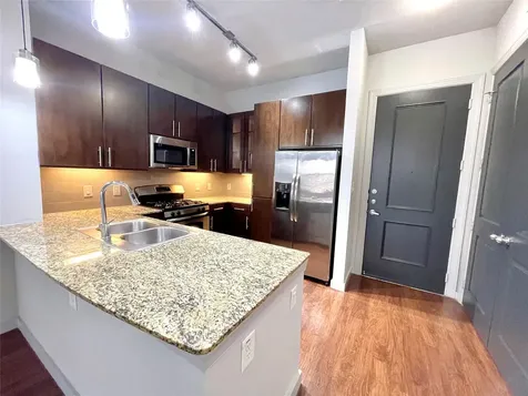 2525 Mccue St Road 313 Houston TX 77056