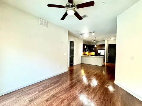 2525 Mccue St Road 313 Houston TX 77056