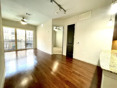 2525 Mccue St Road 313 Houston TX 77056