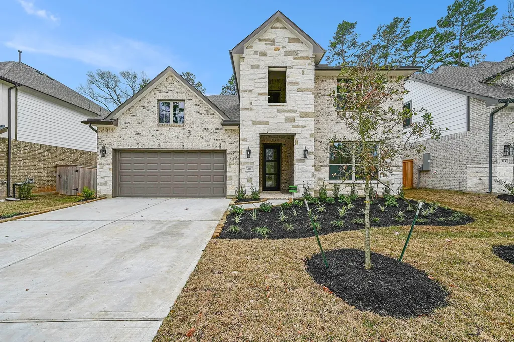 211 Scarlet Maple Way Willis TX 77318