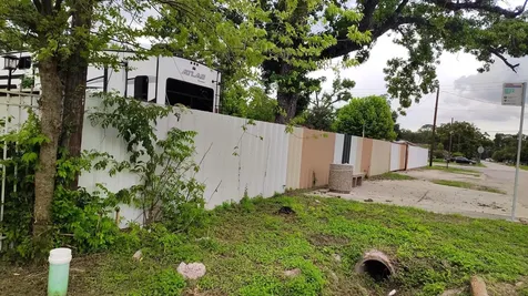 7445 Laura Koppe Road Houston TX 77028