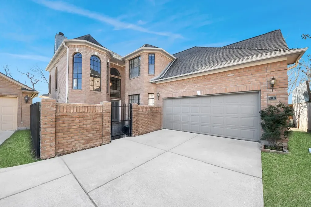 8047 Oakwood Garden Street Houston TX 77040