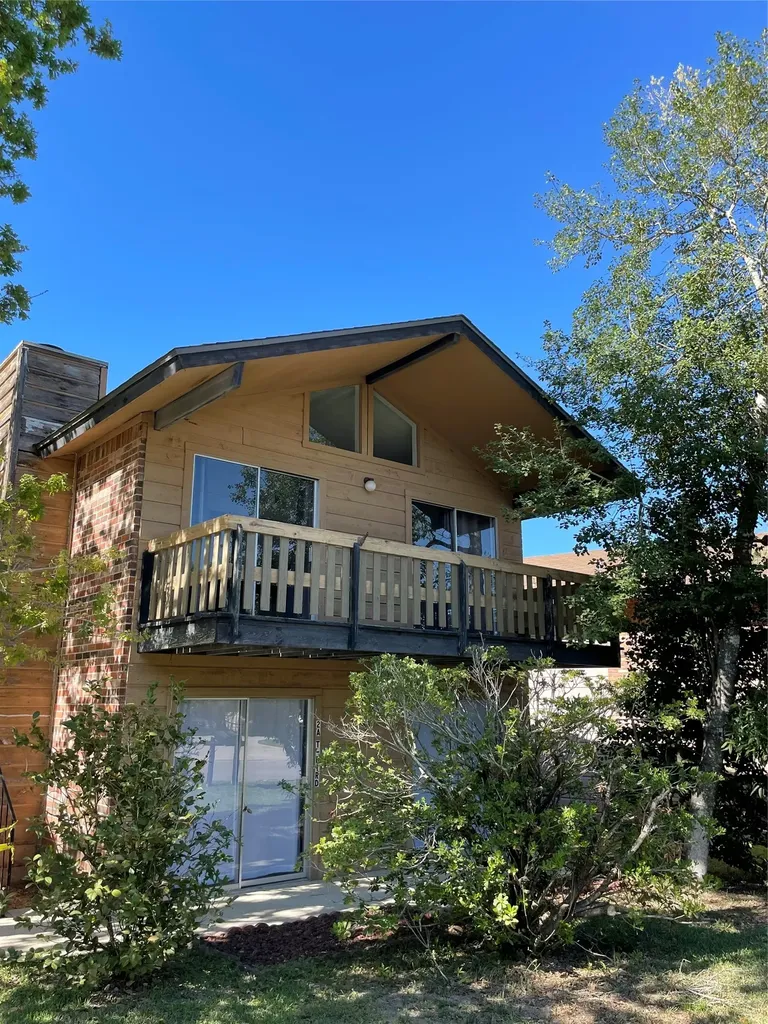 2 A Thunderbird Panorama Village TX 77304