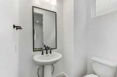 806 Fisher Street F Houston TX 77018